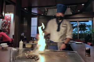 コロナ環境下でワイキキの人気レストランを調査！   田中オブ東京で鉄板焼きパフォーマンスとルックJTBの大人気メニューを堪能