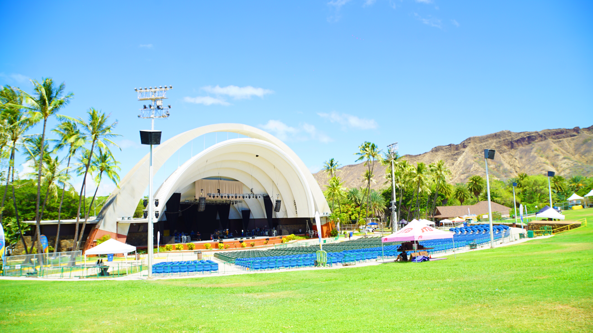 ASOBIEXPO HAWAII 2026 会場 Tom Moffatt Waikiki Shell 昼の風景